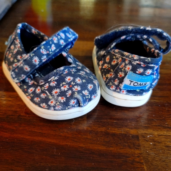 Other - Size 2 baby girl shoes.